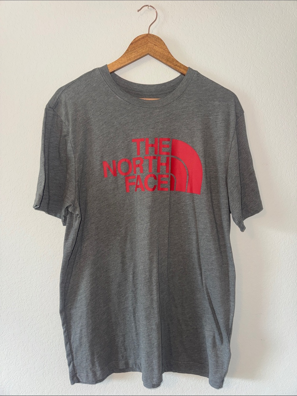 Large Men’s The North Face Gray Short-Sleeve Logo Tee with Red Graphic